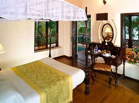 Ktdc Lake Palace Thekkady Kumily Exterior photo